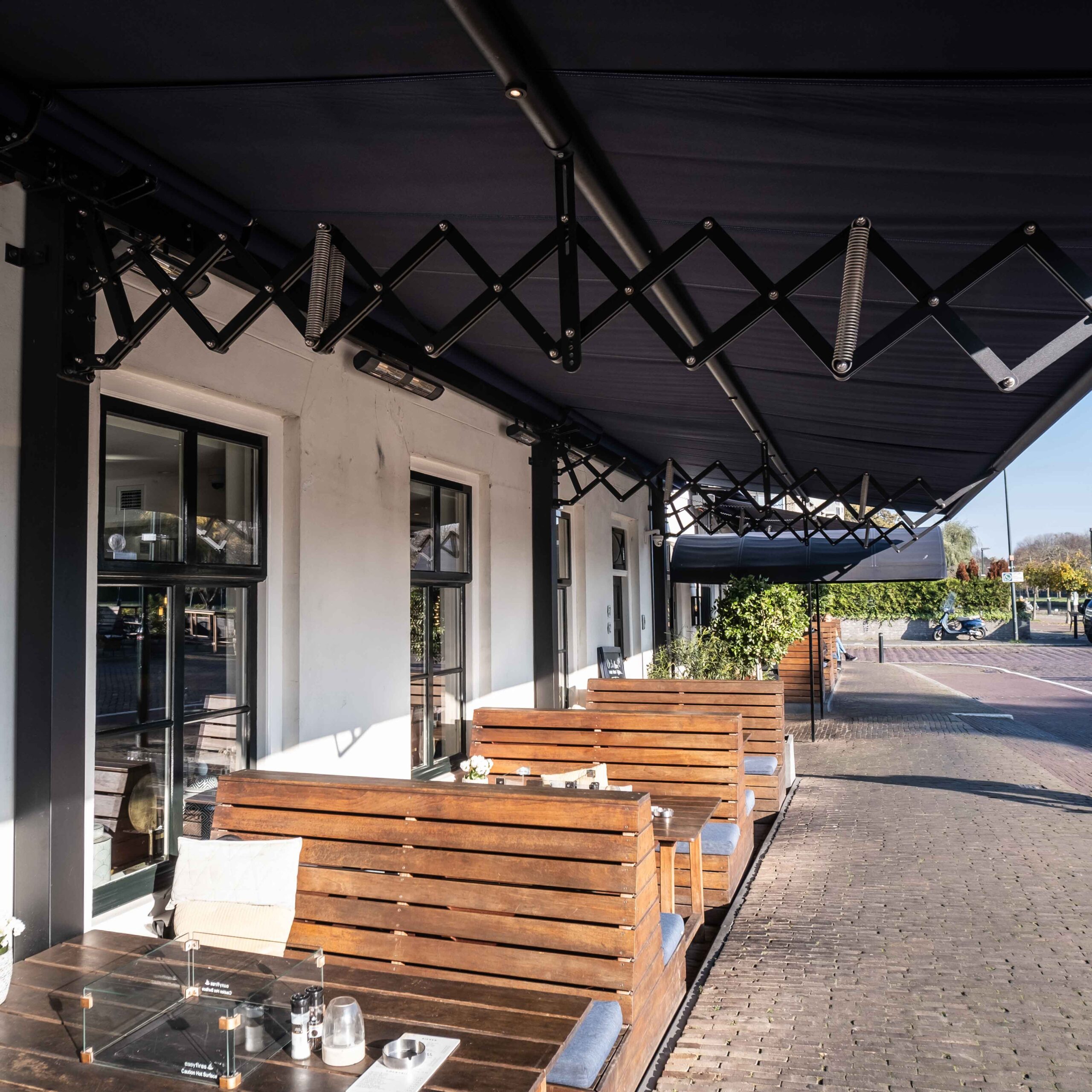 Schaararmscherm detail constructie horeca terrasoverkapping Inova mechaniek