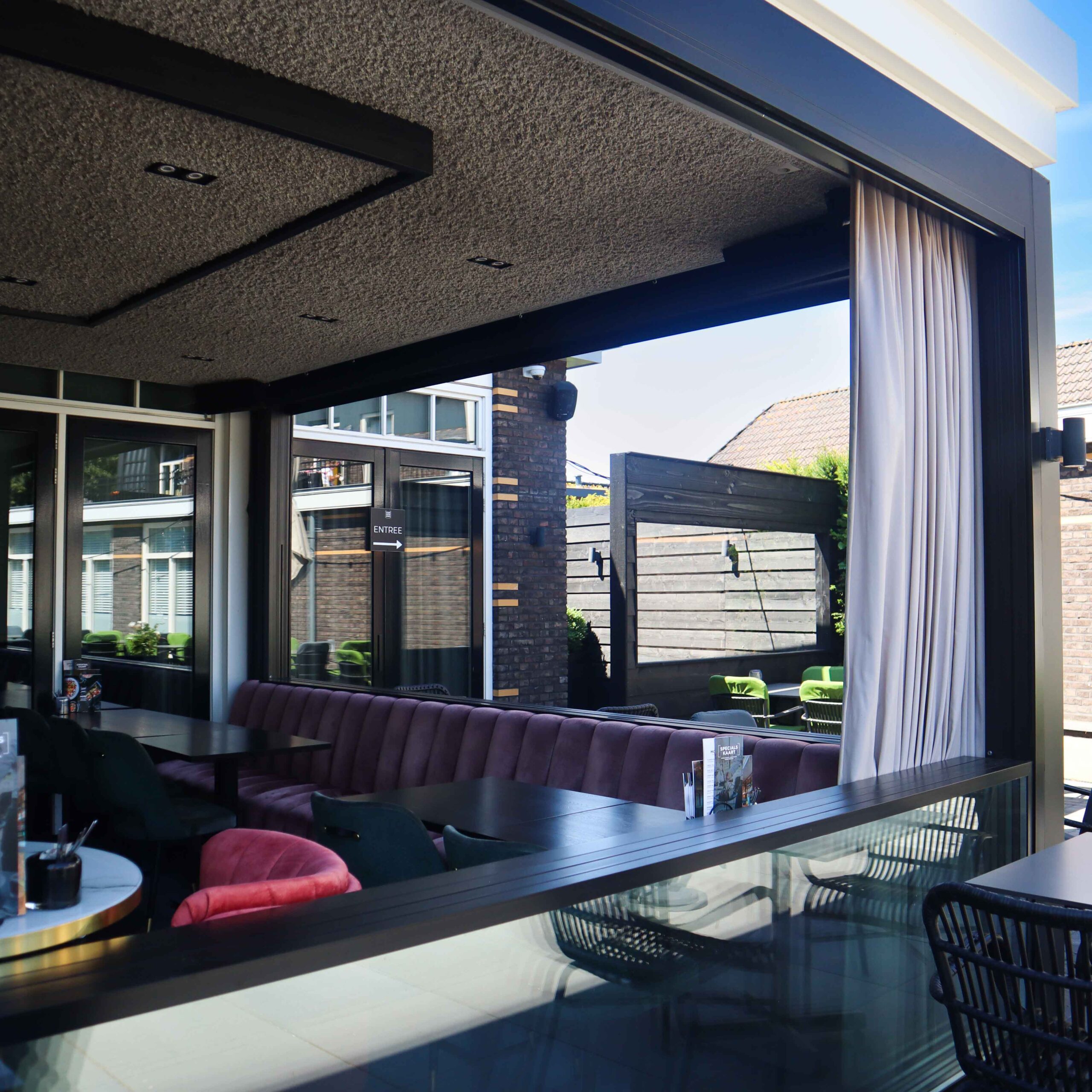 Horeca serre met verticale schuiframen en luxe interieur Restaurant Van Sprang